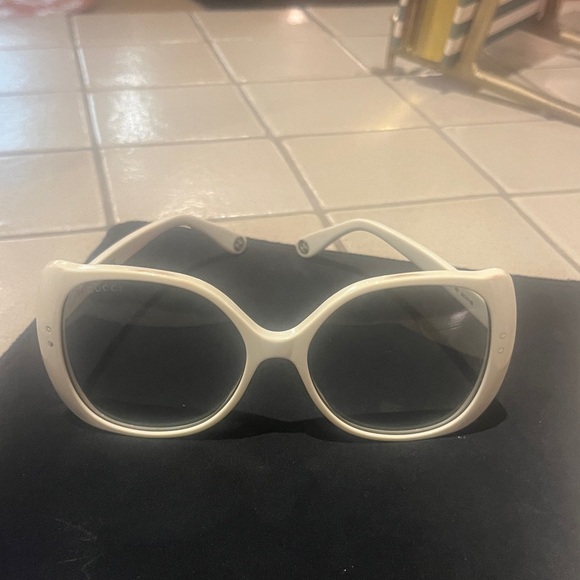 Gucci sunglasses GG04725 Ivory oversized - Picture 6 of 10